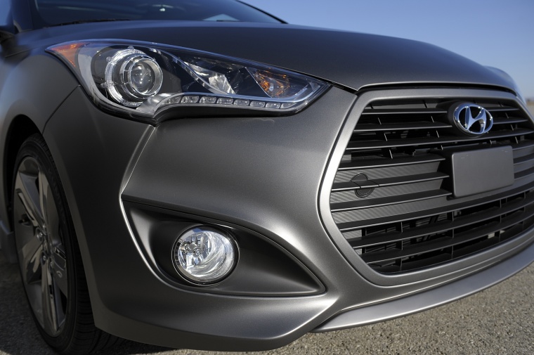 2014 Hyundai Veloster Turbo Headlight Picture / Pic / Image